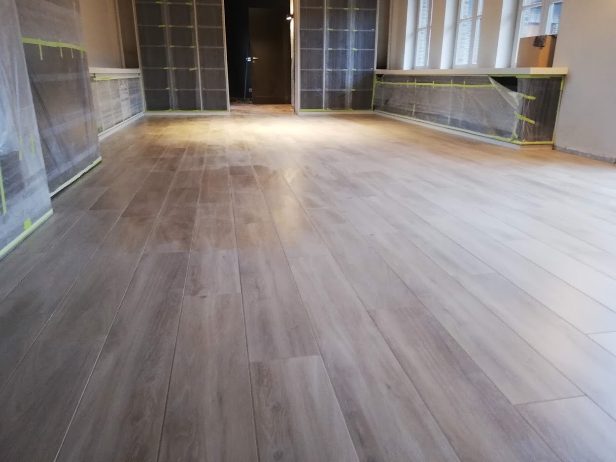 Afgewerkte verbouwing met heldere interieurafwerking