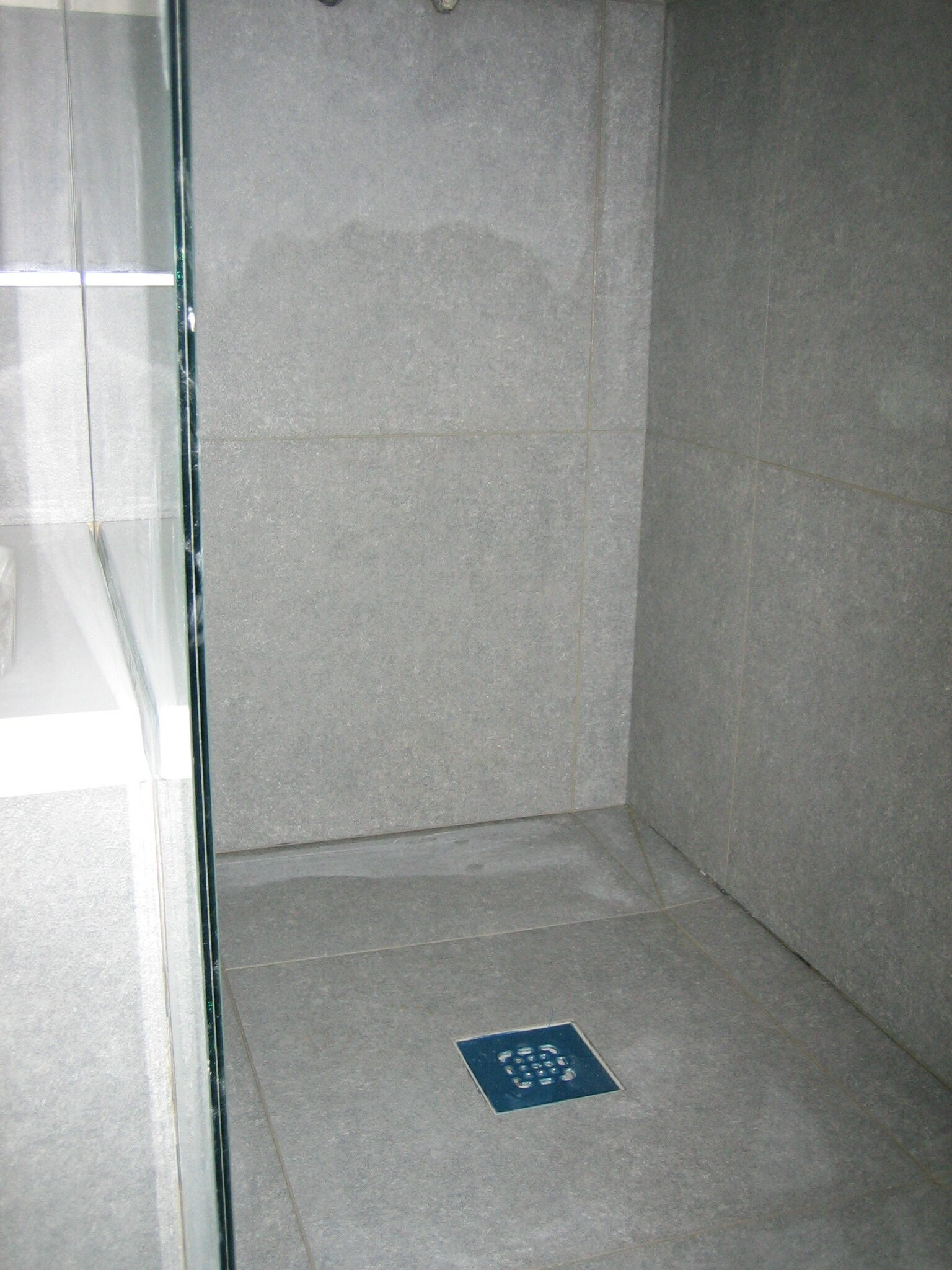 Wandtegels in een douche of badkamer